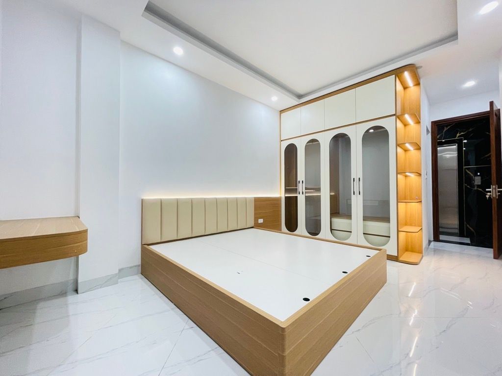 Bán nhà Thuý Lĩnh - diện tích 30m2 6 tầng - Ô tô đỗ cổng - giá 7,6 tỷ