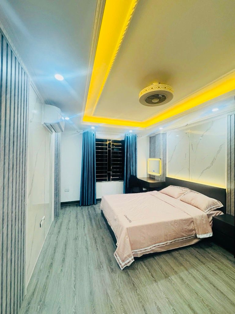 Bán nhà Bằng Liệt - diện tích 30m2 5 tầng - ô tô tránh 10m - giá 8,3 tỷ