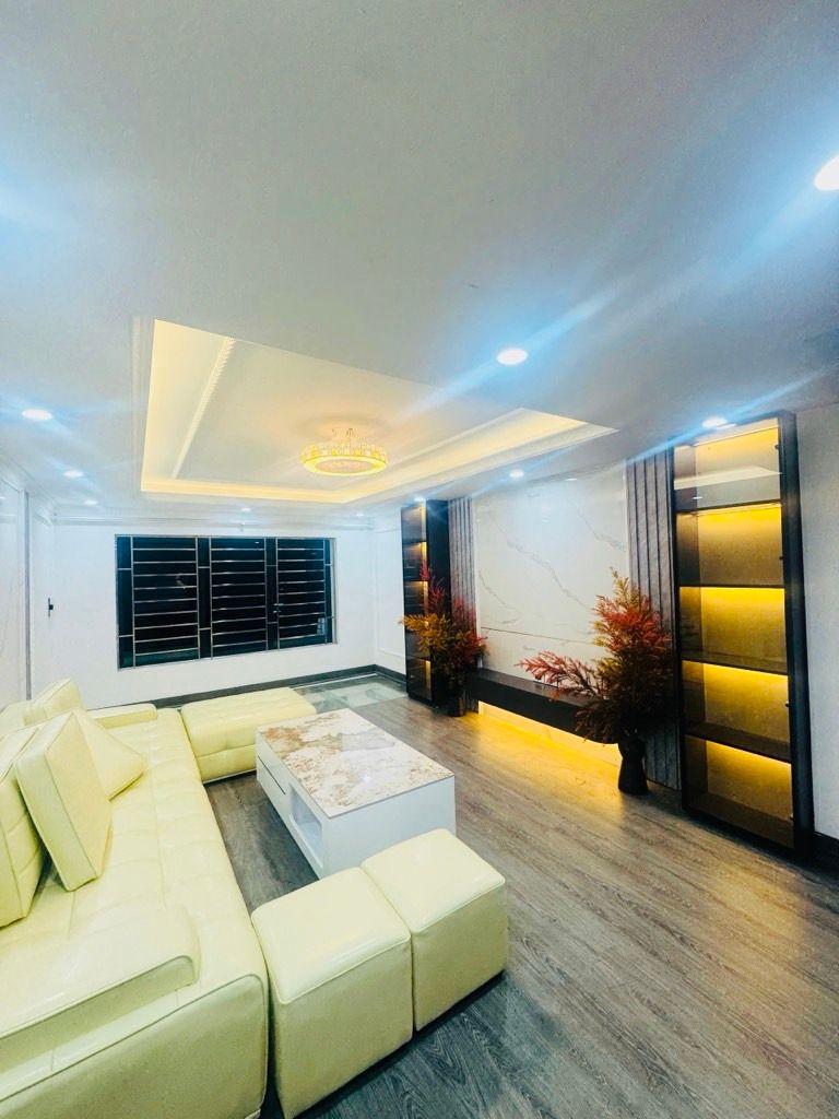 Bán nhà Bằng Liệt - diện tích 30m2 5 tầng - ô tô tránh 10m - giá 8,3 tỷ