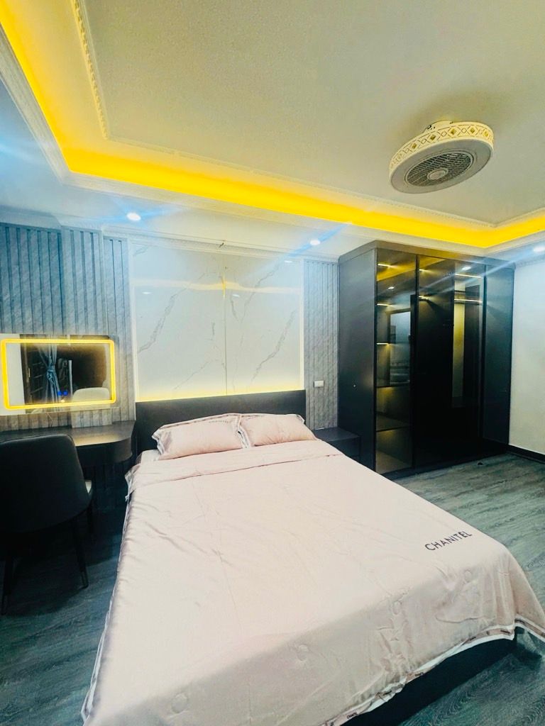 Bán nhà Bằng Liệt - diện tích 30m2 5 tầng - ô tô tránh 10m - giá 8,3 tỷ