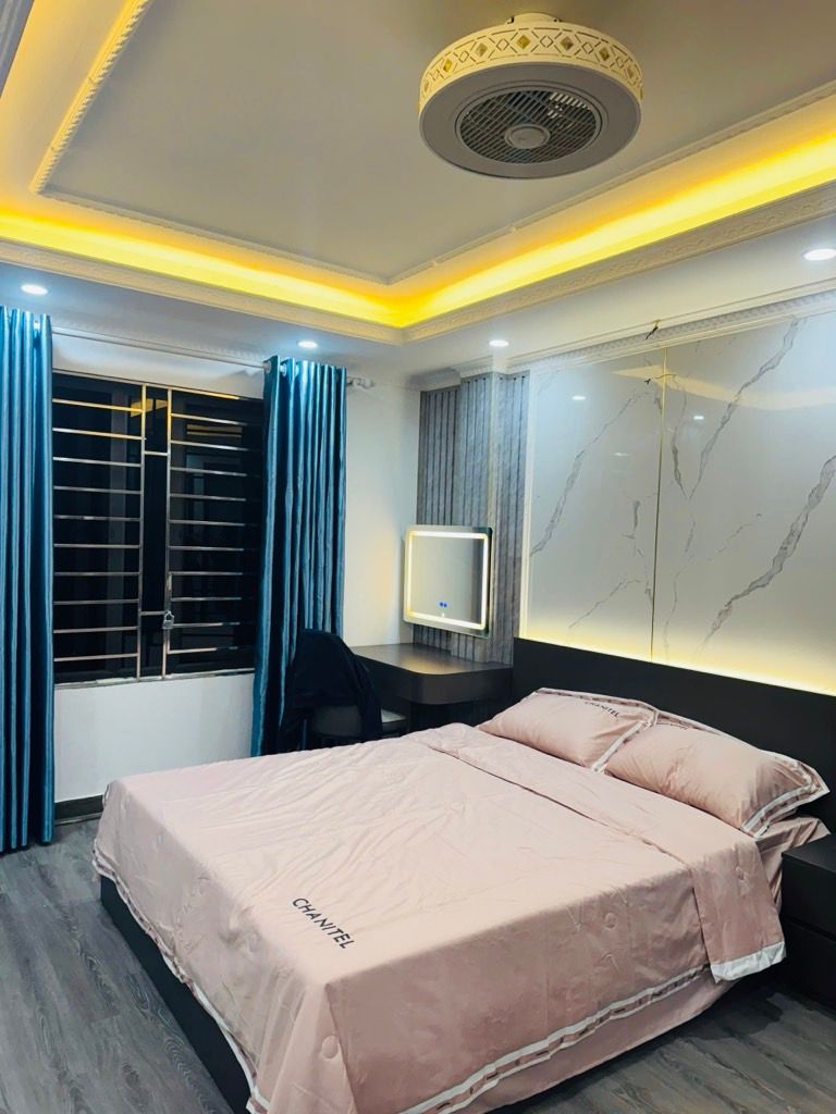 Bán nhà Bằng Liệt - diện tích 30m2 5 tầng - ô tô tránh 10m - giá 8,3 tỷ