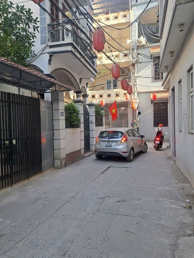 Bán nhà Bằng Liệt - diện tích 30m2 5 tầng - ô tô tránh 10m - giá 8,3 tỷ