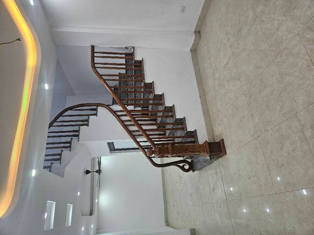 Bán nhà Định Công Hạ - diện tích 40.2m2 2 tầng - Ô tô đỗ cửa - giá 2,45 tỷ