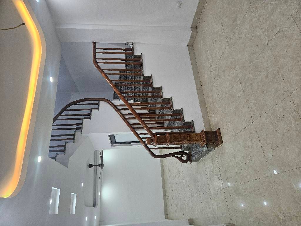 Bán nhà Định Công Hạ - diện tích 40.2m2 2 tầng - Ô tô đỗ cửa - giá 2,45 tỷ