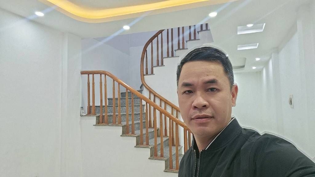 Bán nhà Định Công Hạ - diện tích 40.2m2 2 tầng - Ô tô đỗ cửa - giá 2,45 tỷ