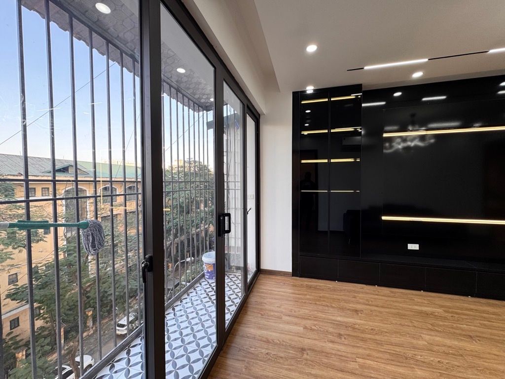 Bán nhà Đền Lừ - diện tích 70m2 5 tầng - Lô góc thoáng vĩnh viễn - giá 5,5 tỷ