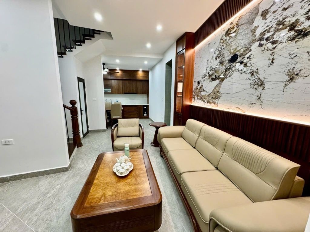 Bán nhà Thổ Quan - diện tích 48.7m2 5 tầng - Nhà mới kính koong, full nội thất đẳng cấp - giá 17,5 tỷ