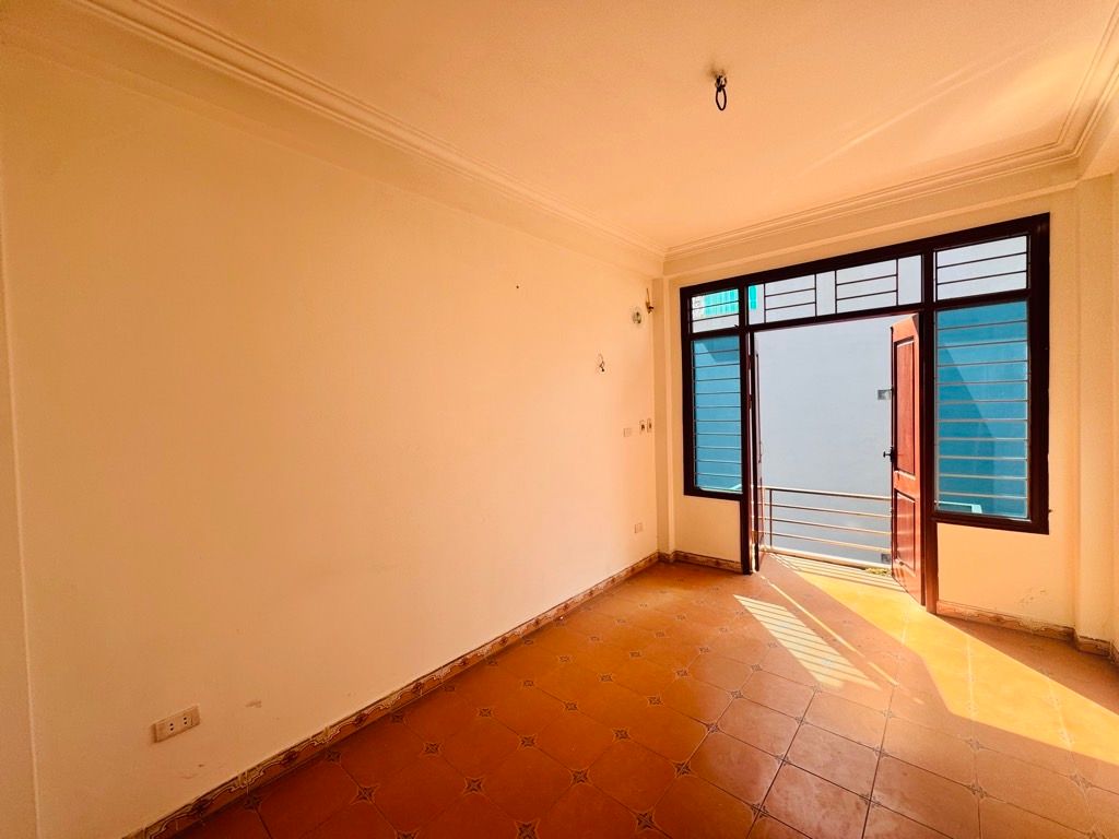 Bán nhà Lĩnh Nam - diện tích 30m2 4 tầng - Ngõ 225 nông, gần phố - giá 7,95 tỷ