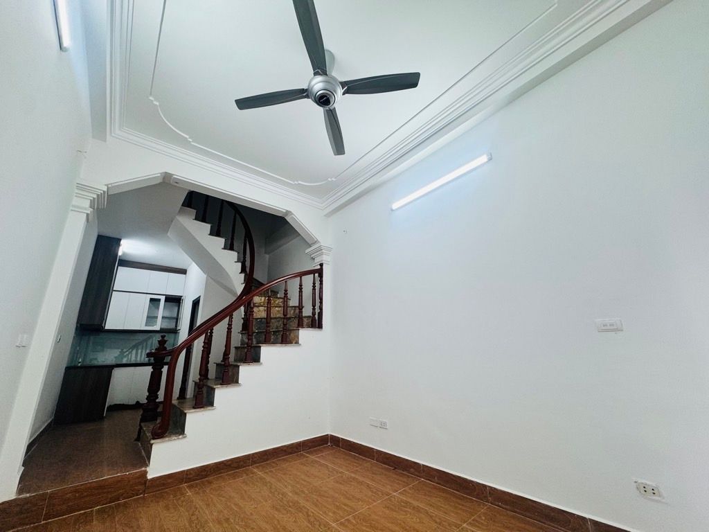 Bán nhà Lĩnh Nam - diện tích 30m2 4 tầng - Ngõ 225 nông, gần phố - giá 7,95 tỷ