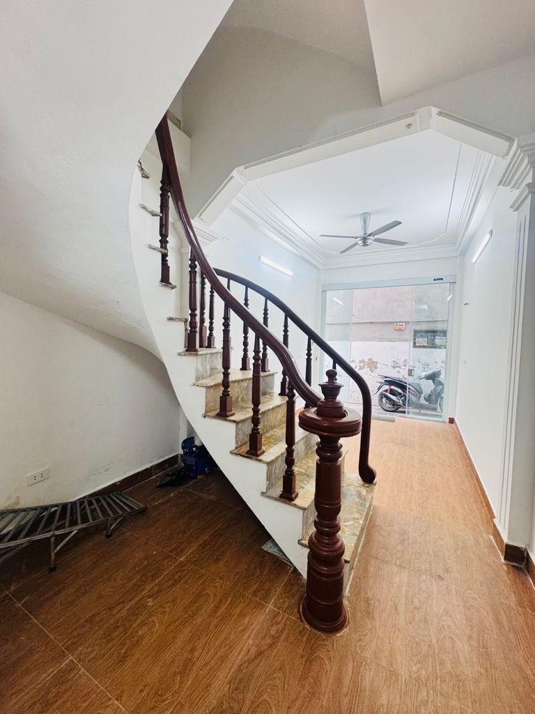 Bán nhà Lĩnh Nam - diện tích 30m2 4 tầng - Ngõ 225 nông, gần phố - giá 7,95 tỷ