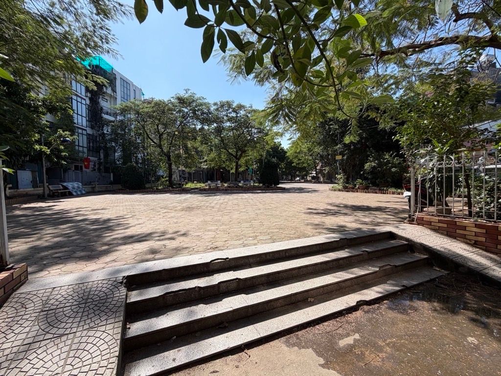 Bán nhà Nguyễn Khoái - diện tích 40m2 5 tầng - Ô TÔ ĐỖ CỬA - giá 13,5 tỷ