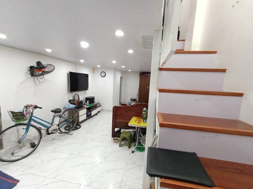 Bán nhà Tam Trinh - diện tích 28.8m2 2 tầng - Nhà mặt ngõ kinh doanh - giá 1,8 tỷ