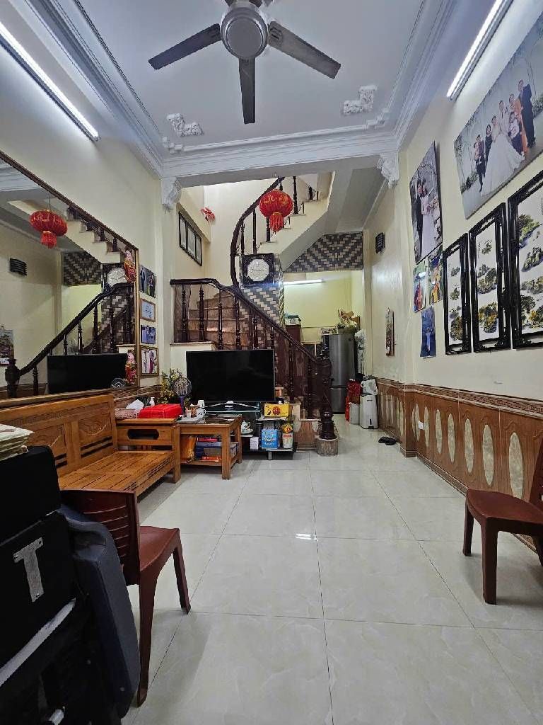 Bán nhà Kim Giang - diện tích 34.1m2 4 tầng - ô tô tránh - giá 11,5 tỷ