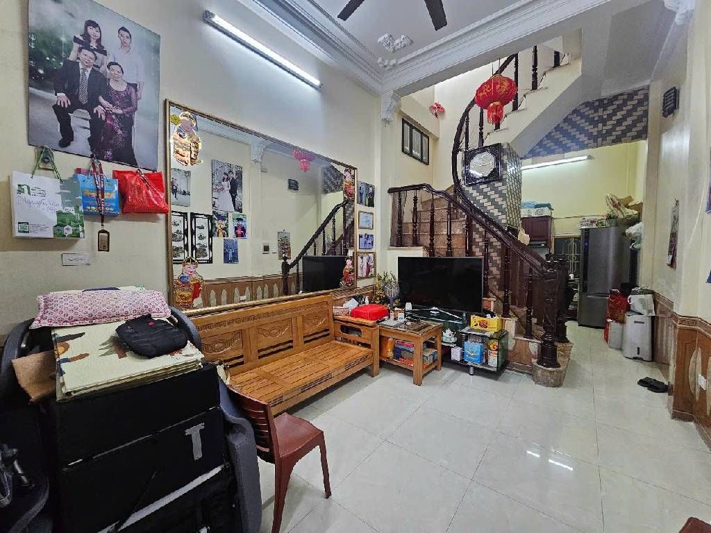 Bán nhà Kim Giang - diện tích 34.1m2 4 tầng - ô tô tránh - giá 11,5 tỷ