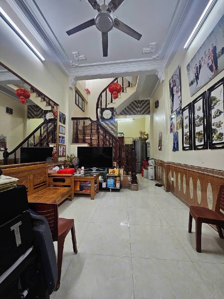 Bán nhà Kim Giang - diện tích 34.1m2 4 tầng - ô tô tránh - giá 11,5 tỷ