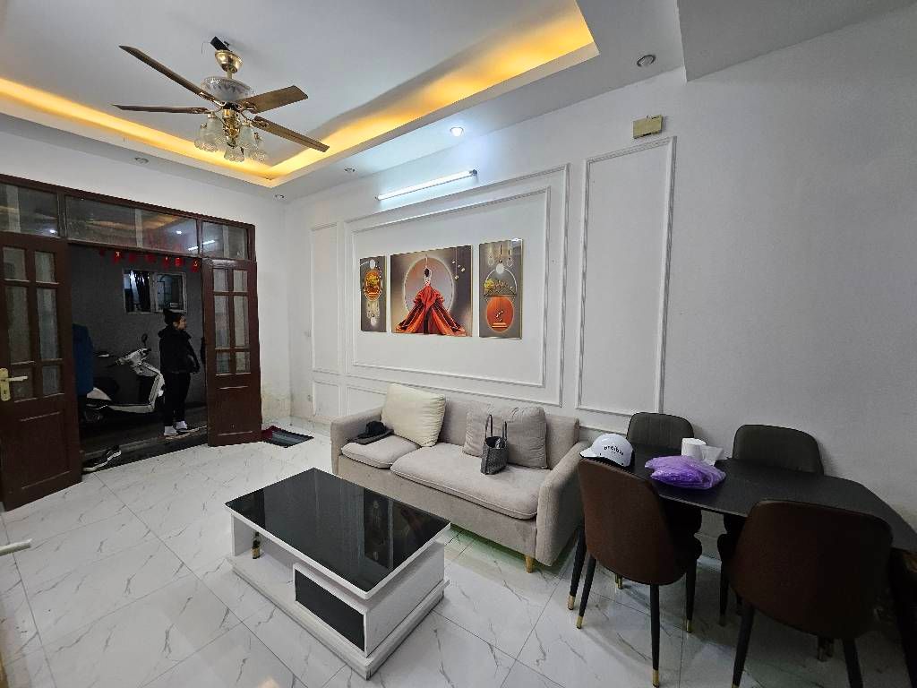 Bán nhà Tân Mai - diện tích 31.8m2 5 tầng - gần ô tô - giá 7,5 tỷ