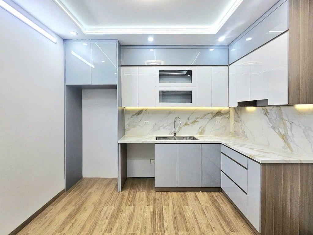 Bán nhà Trần Hữu Tước - diện tích 40m2 7 tầng - Nhà đầy đủ nội thất - giá 11,8 tỷ