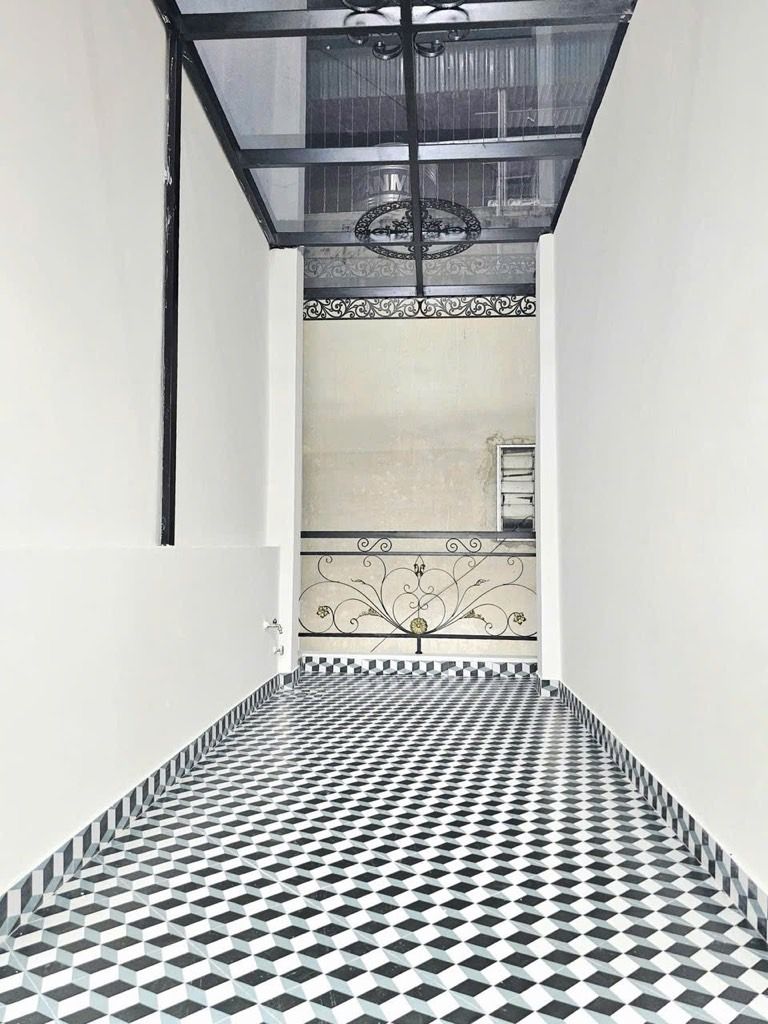 Bán nhà Trần Hữu Tước - diện tích 40m2 7 tầng - Nhà đầy đủ nội thất - giá 11,8 tỷ