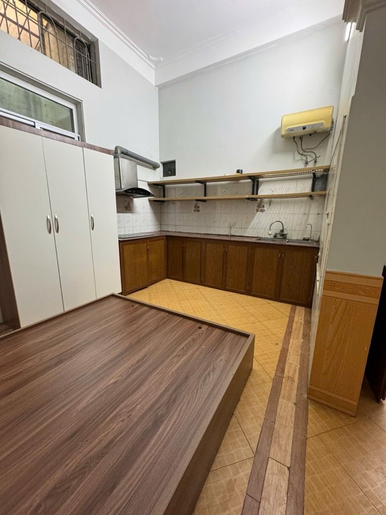 Bán nhà Bùi Xương Trạch - diện tích 62.7m2 5 tầng - Nhà khung cột bê tông chắc chắn - giá 12,4 tỷ