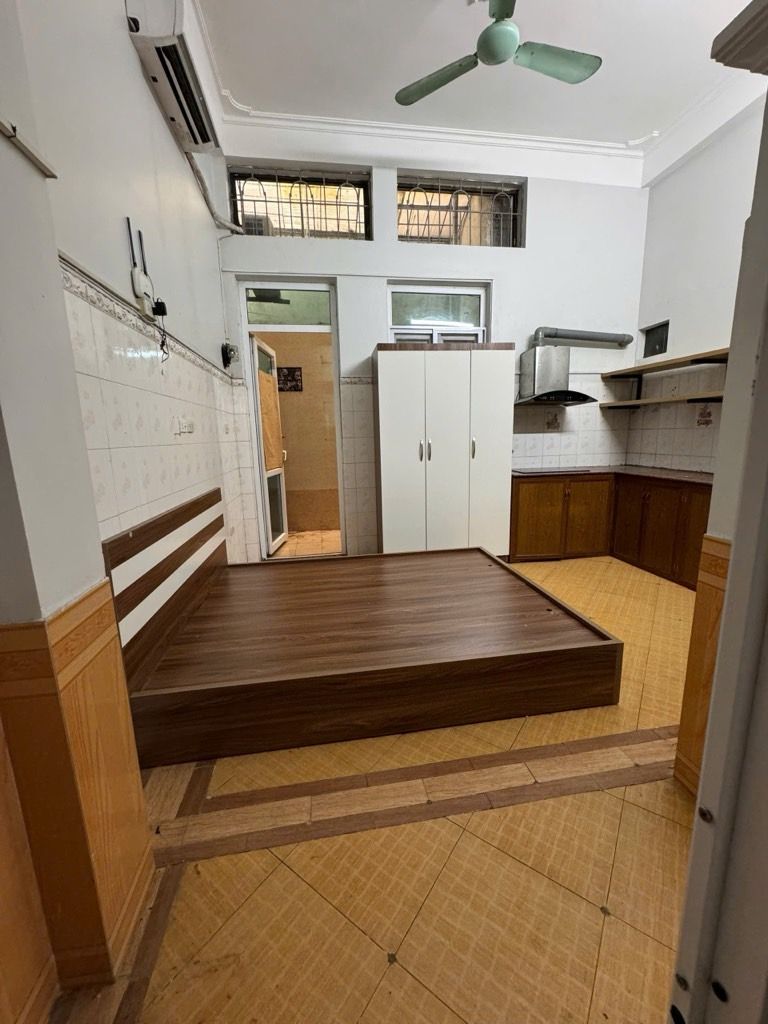 Bán nhà Bùi Xương Trạch - diện tích 62.7m2 5 tầng - Nhà khung cột bê tông chắc chắn - giá 12,4 tỷ