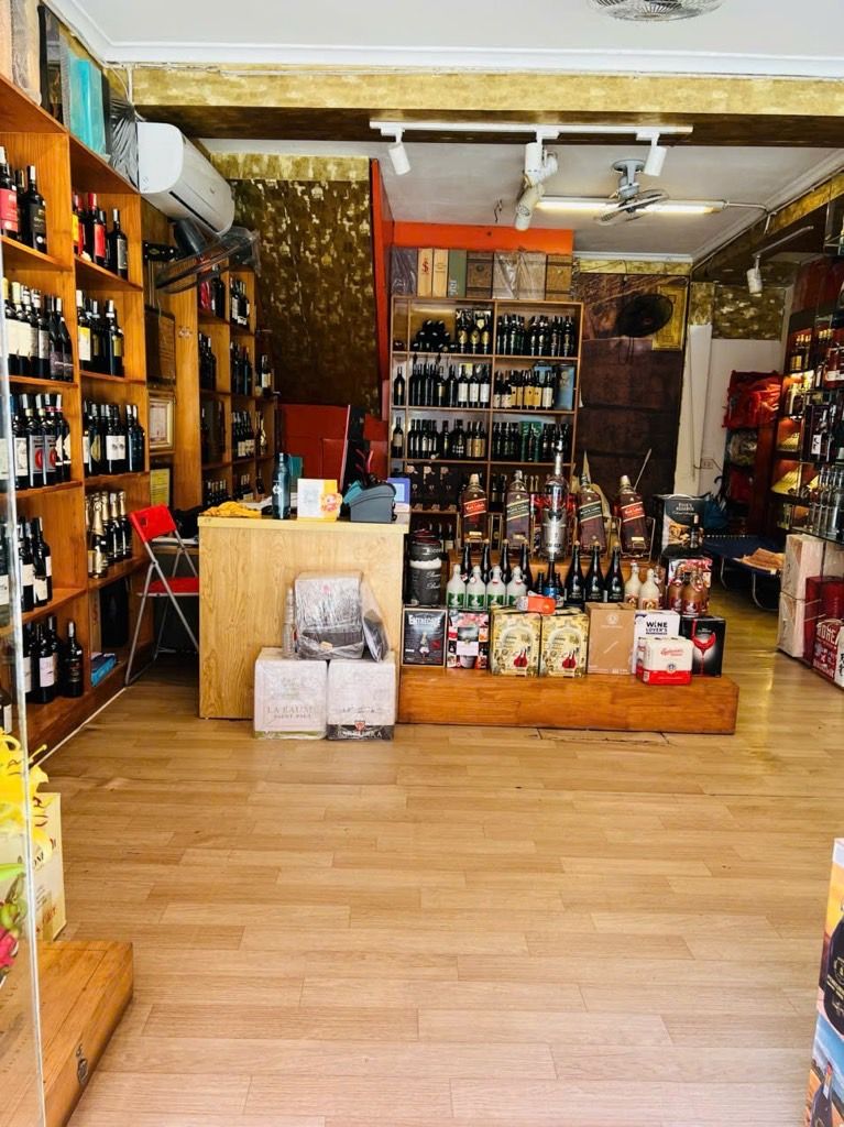 Bán nhà Hoàng Cầu - diện tích 72m2 3 tầng - Mặt phố kinh doanh đỉnh - giá 16 tỷ