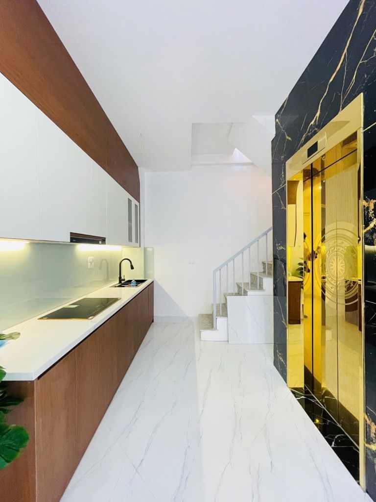 Bán nhà Thúy Lĩnh - diện tích 30m2 6 tầng - Ô TÔ TRÁNH 10M - giá 7,7 tỷ