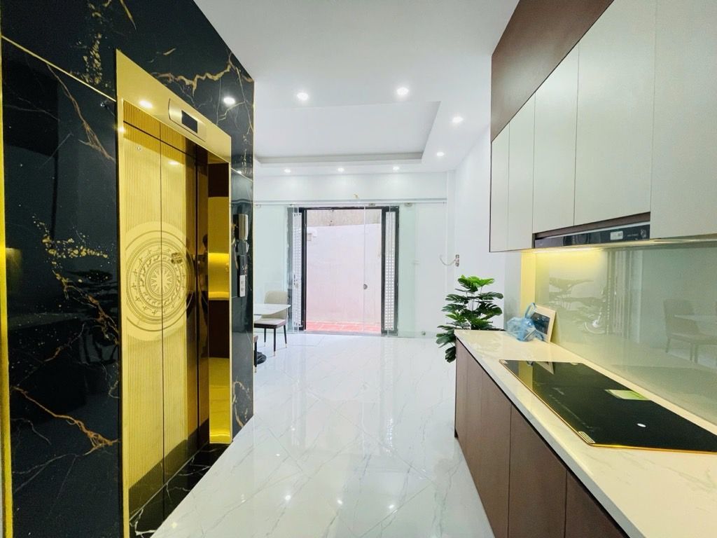 Bán nhà Thúy Lĩnh - diện tích 30m2 6 tầng - Ô TÔ TRÁNH 10M - giá 7,7 tỷ
