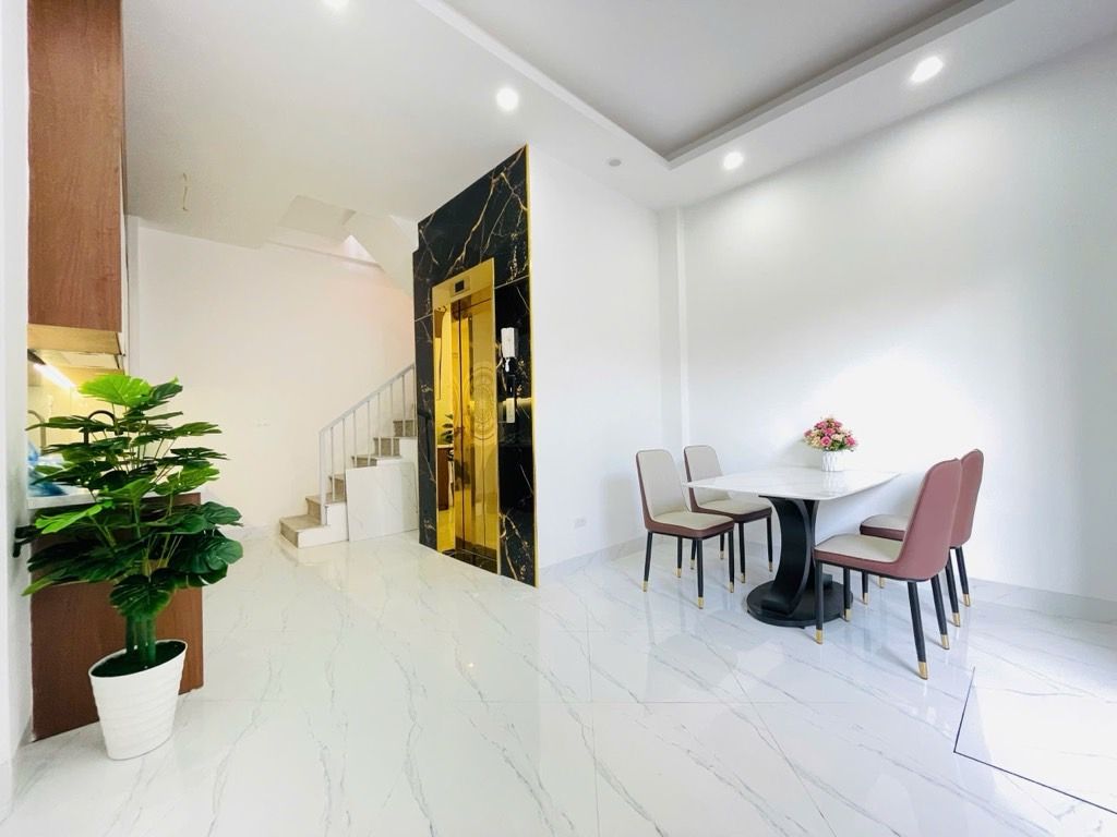 Bán nhà Thúy Lĩnh - diện tích 30m2 6 tầng - Ô TÔ TRÁNH 10M - giá 7,7 tỷ