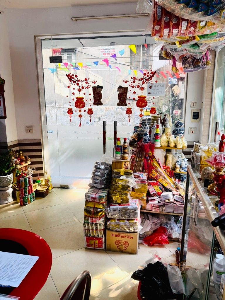 Bán nhà Quỳnh Mai - diện tích 42m2 5 tầng - lô góc kinh doanh - giá 19,9 tỷ