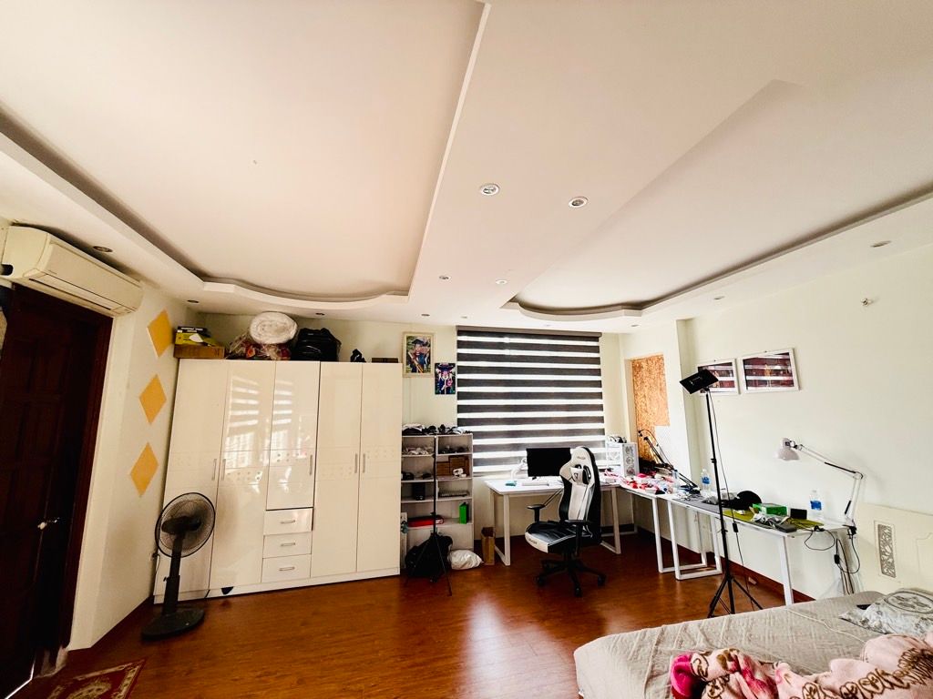 Bán nhà Quỳnh Mai - diện tích 42m2 5 tầng - lô góc kinh doanh - giá 19,9 tỷ