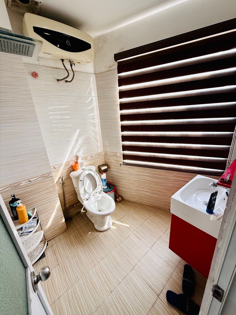 Bán nhà Quỳnh Mai - diện tích 42m2 5 tầng - lô góc kinh doanh - giá 19,9 tỷ