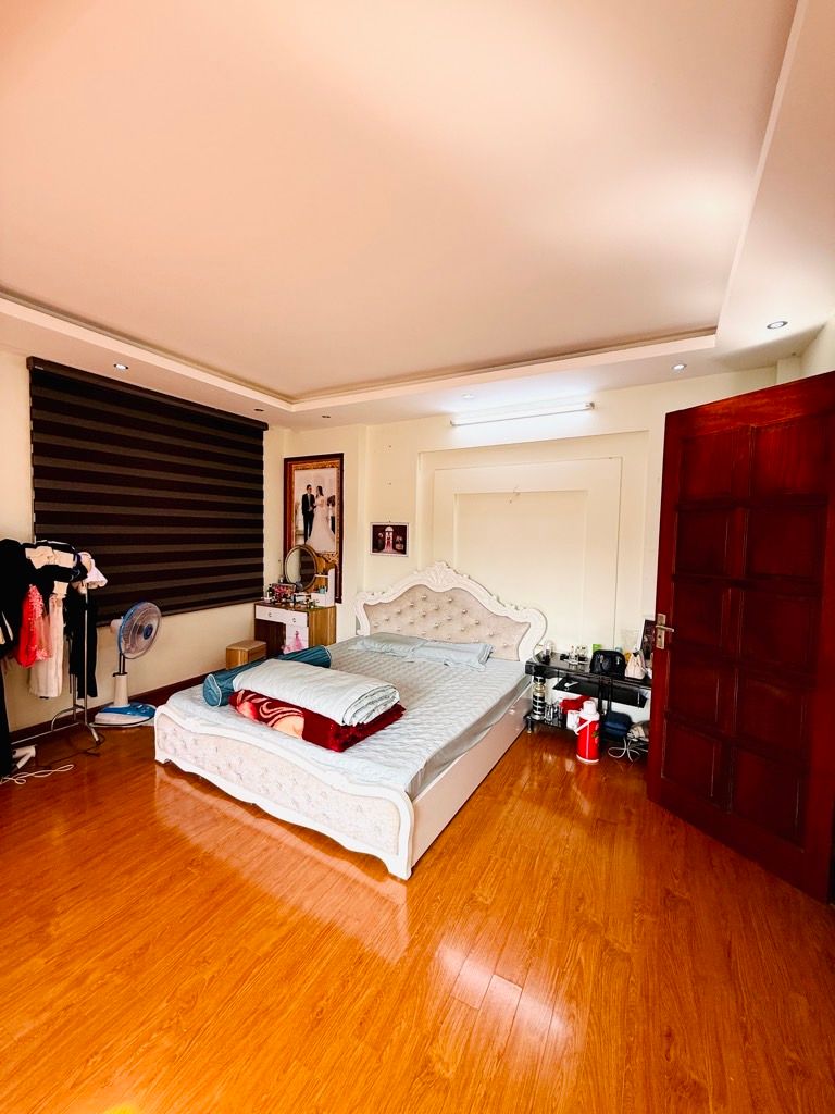 Bán nhà Quỳnh Mai - diện tích 42m2 5 tầng - lô góc kinh doanh - giá 19,9 tỷ