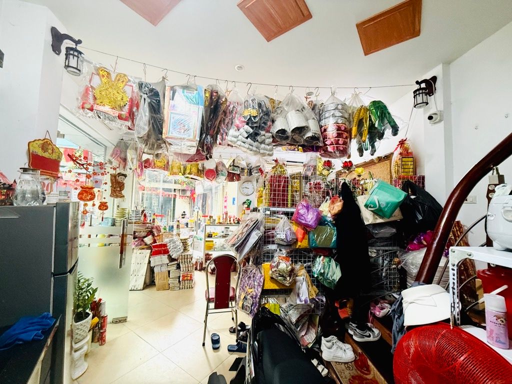 Bán nhà Quỳnh Mai - diện tích 42m2 5 tầng - lô góc kinh doanh - giá 19,9 tỷ