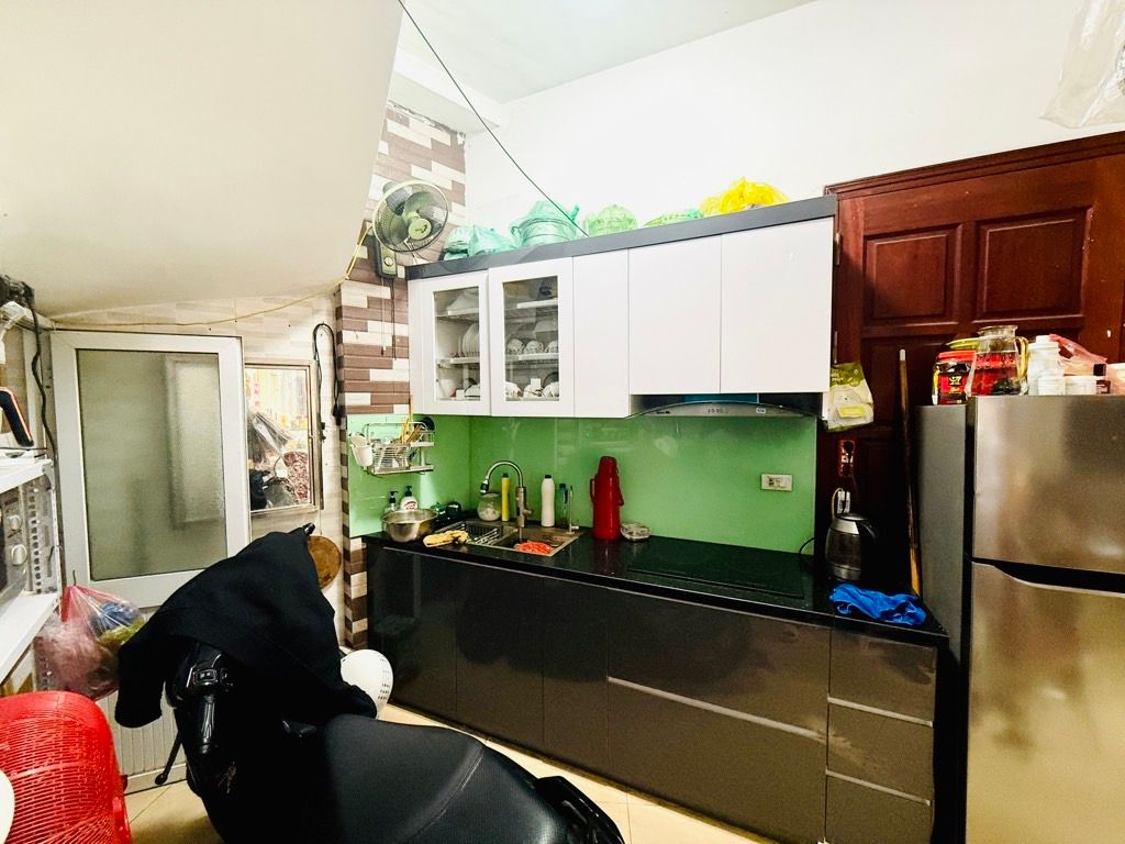 Bán nhà Quỳnh Mai - diện tích 42m2 5 tầng - lô góc kinh doanh - giá 19,9 tỷ