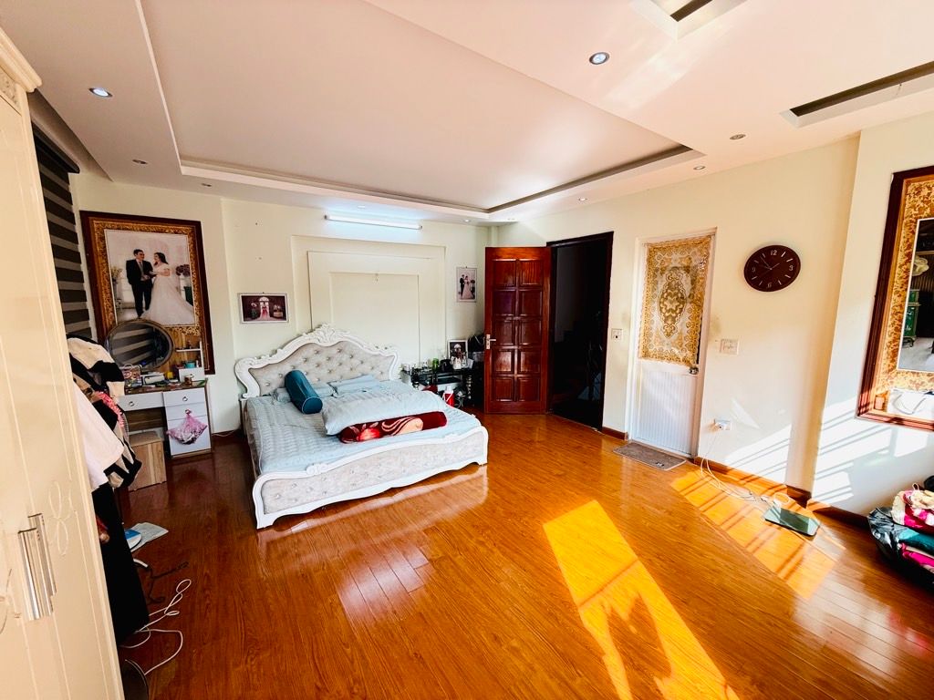 Bán nhà Quỳnh Mai - diện tích 42m2 5 tầng - lô góc kinh doanh - giá 19,9 tỷ