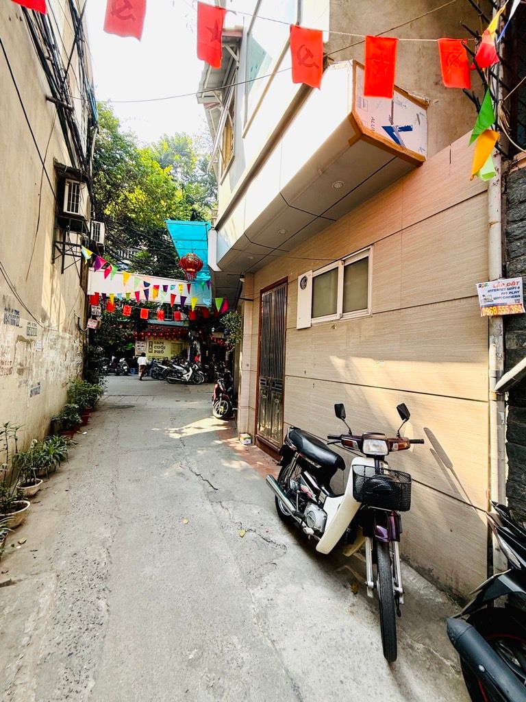 Bán nhà Quỳnh Mai - diện tích 42m2 5 tầng - lô góc kinh doanh - giá 19,9 tỷ