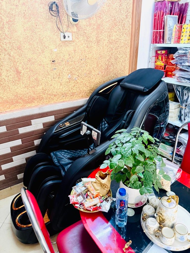 Bán nhà Quỳnh Mai - diện tích 42m2 5 tầng - lô góc kinh doanh - giá 19,9 tỷ