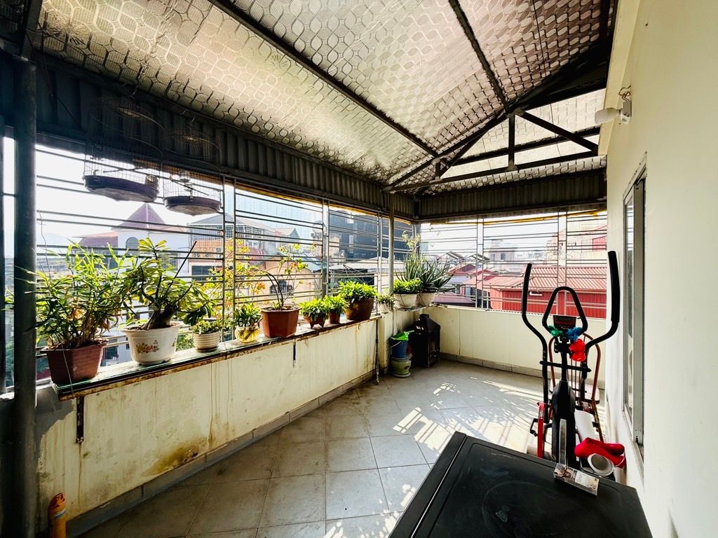 Bán nhà Quỳnh Mai - diện tích 42m2 5 tầng - lô góc kinh doanh - giá 19,9 tỷ