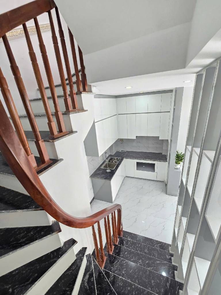 Bán nhà Thúy Lĩnh - diện tích 35.1m2 5 tầng - Sát mặt phố - giá 6,5 tỷ