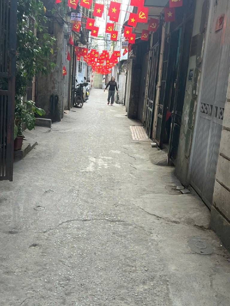 Bán nhà Tân Mai - diện tích 32,7m2 3 tầng - Nhà mới xách vali về ở ngay - giá 3 tỷ