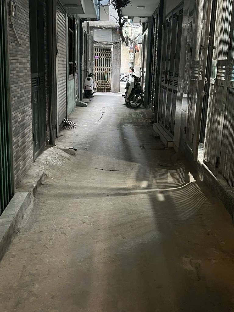 Bán nhà Tân Mai - diện tích 32,7m2 3 tầng - Nhà mới xách vali về ở ngay - giá 3 tỷ