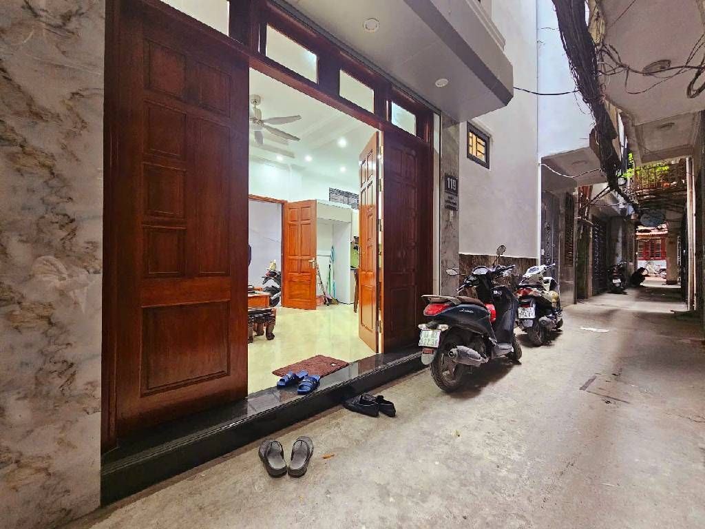 Bán nhà Khâm Thiên - diện tích 29.5m2 5 tầng - Ngõ 1 Khâm Thiên thẳng thoáng - giá 10,8 tỷ