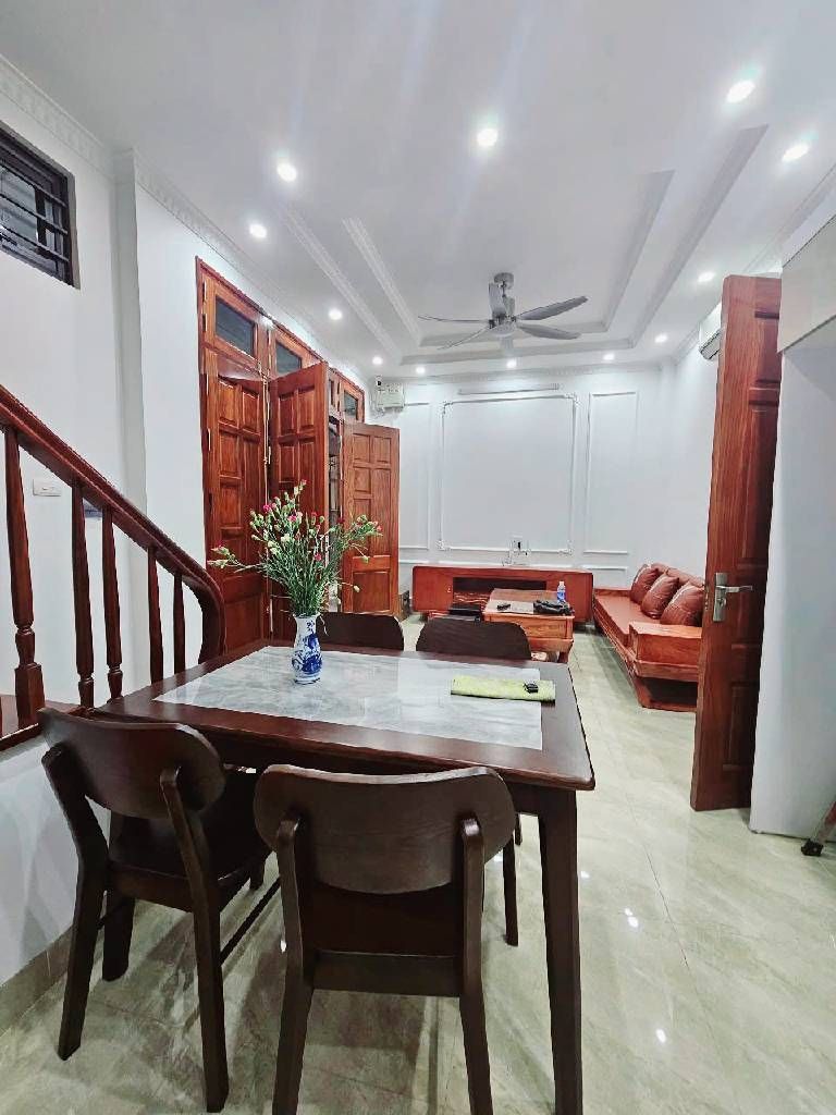 Bán nhà Khâm Thiên - diện tích 29.5m2 5 tầng - Ngõ 1 Khâm Thiên thẳng thoáng - giá 10,8 tỷ