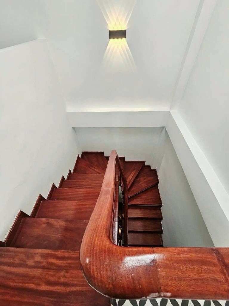 Bán nhà Khâm Thiên - diện tích 29.5m2 5 tầng - Ngõ 1 Khâm Thiên thẳng thoáng - giá 10,8 tỷ