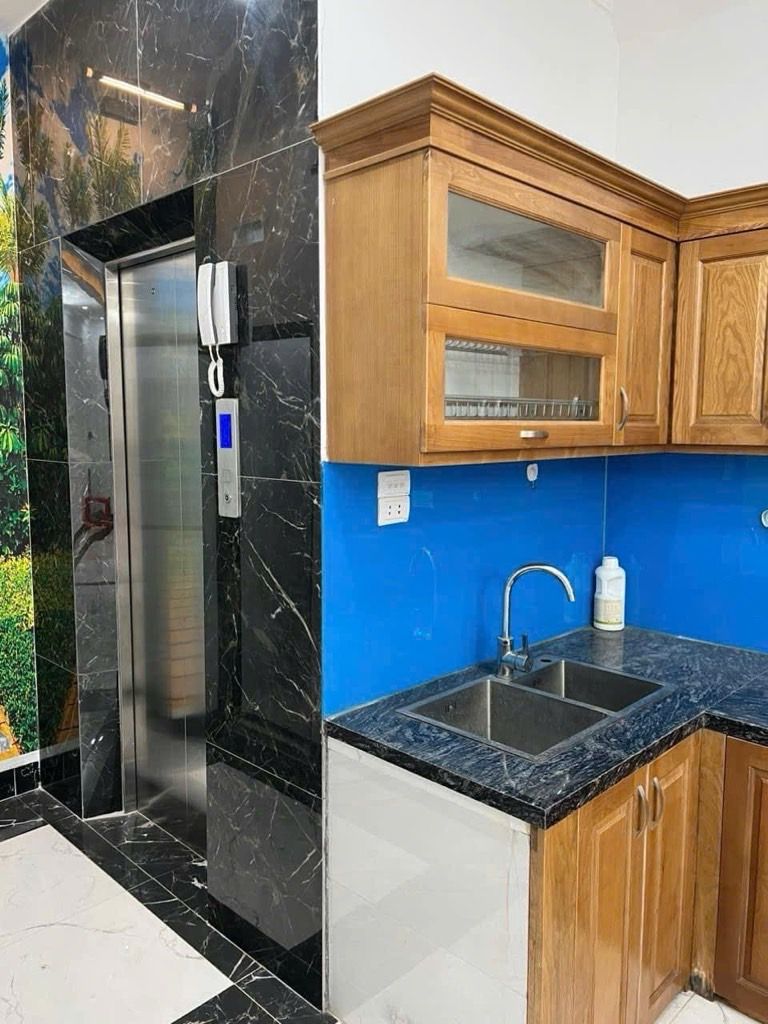 Bán nhà Bùi Xương Trạch - diện tích 35m2 6 tầng - Ô TÔ 7 CHỖ QUA NHÀ - giá 14,5 tỷ