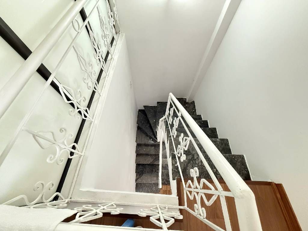 Bán nhà Trương định - diện tích 23m2 4 tầng - Ô tô vào trong nhà - giá 6,8 tỷ