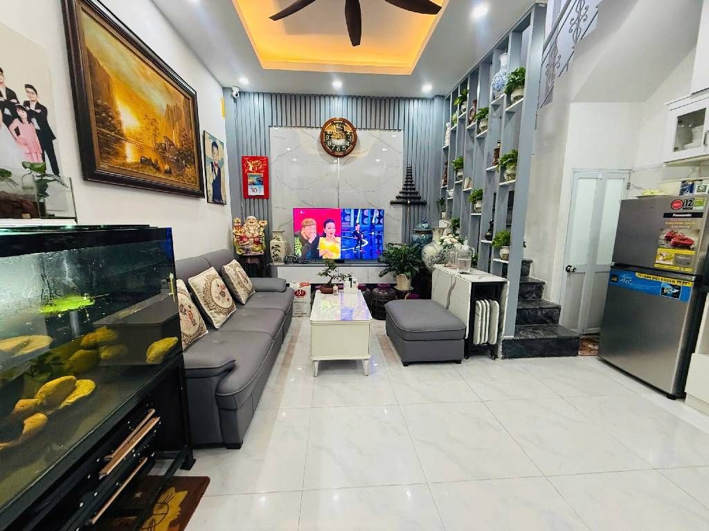 Bán nhà Trương định - diện tích 23m2 4 tầng - Ô tô vào trong nhà - giá 6,8 tỷ