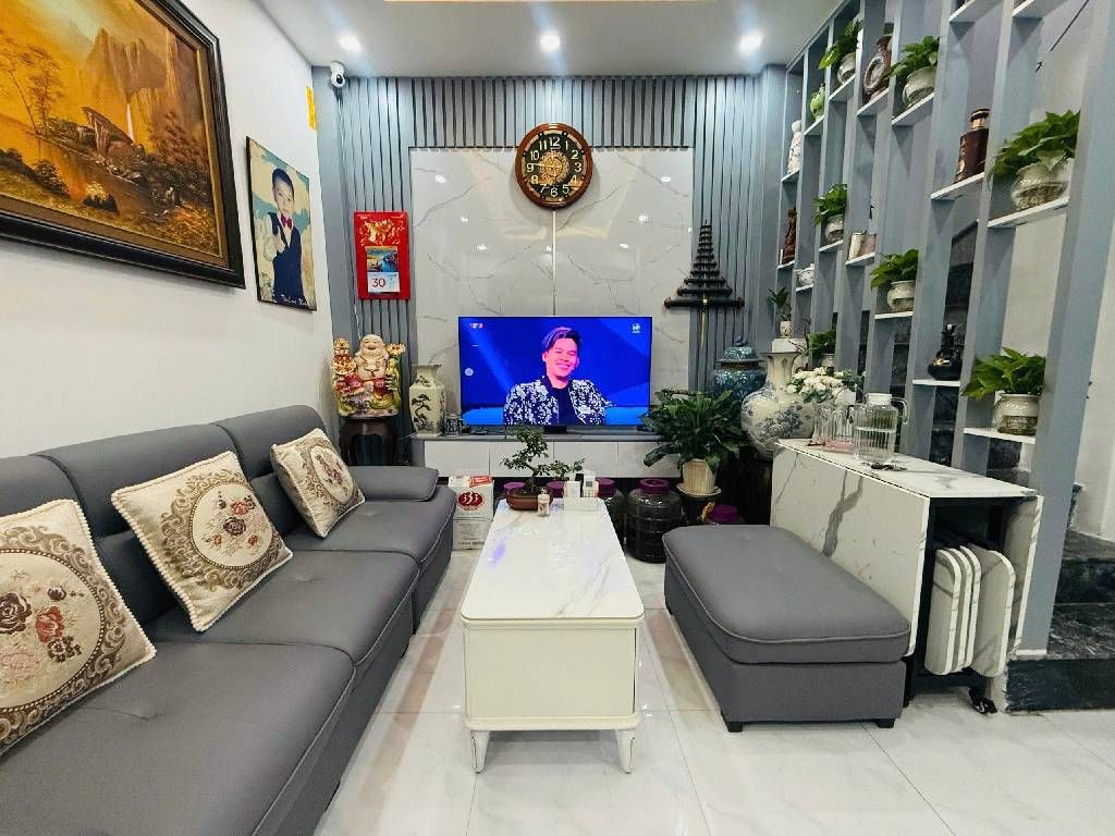 Bán nhà Trương định - diện tích 23m2 4 tầng - Ô tô vào trong nhà - giá 6,8 tỷ