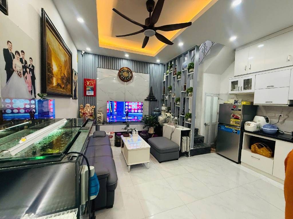 Bán nhà Trương định - diện tích 23m2 4 tầng - Ô tô vào trong nhà - giá 6,8 tỷ