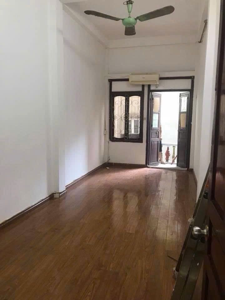 Bán nhà Trần Quý Cáp - diện tích 35,4m2 4 tầng - ô tô tránh - giá 6,8 tỷ